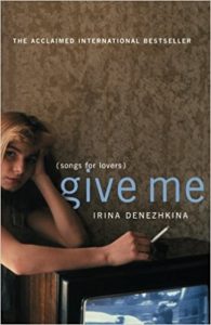 Naslovnica engleskog prijevoda romana Irine Denežkine "Give Me (Songs for Lovers)". Djevojka s cigaretom u ruci naslanja se na crno-bijeli televizor, ornamentirane tapete su u pozadini.